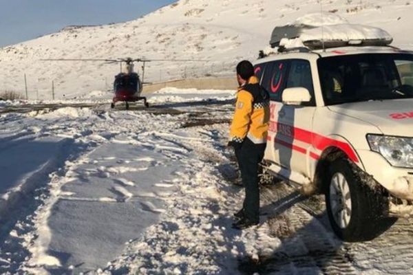 Bingöl'de yaşlı hasta ambulans helikopterle hastaneye ulaştırıldı