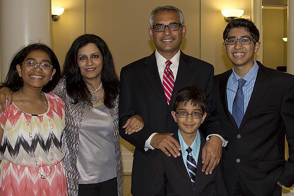 Müslüman olduğu için görevden alınması istenen ABD'li siyasetçi yoluna devam edecek