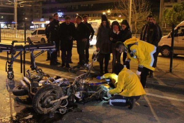 Motosiklet  yol temizleme aracına arkadan çarptı, 1 ölü