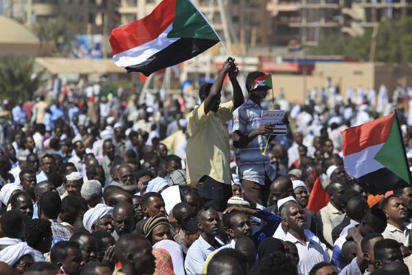 HRW: Sudan'da göstericilere gerçek mermi ile ateş ediliyor