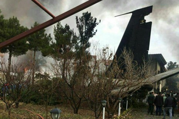 İran'da kargo uçağı düştü