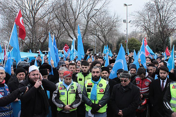 Motorcular Çin'in Uygur Türkleri'ne uyguladığı baskıyı protesto etti
