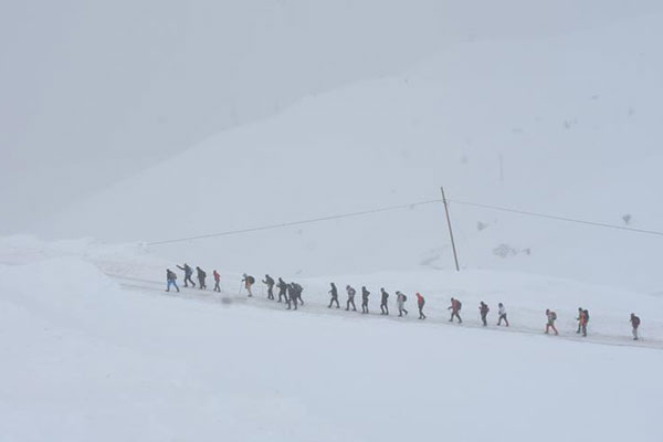 Hakkari'de 2800 rakımlı bölgeye doğa yürüyüşü