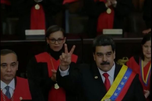 Maduro devlet başkanlığı için yemin etti