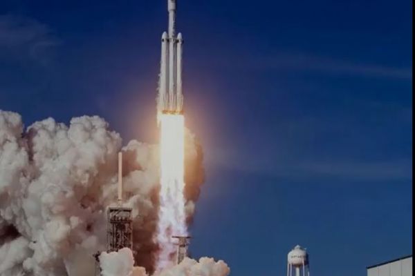 Spacex, 10 haberleşme uydusunu uzaya gönderdi