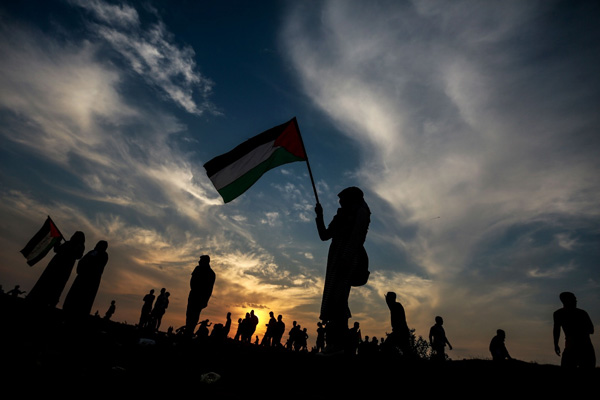 İsrail askerlerinin yaraladığı Filistinli çocuk şehit oldu