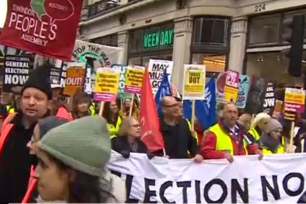 İngiltere'de 'Sarı Yelekliler' Brexit anlaşmasını protesto ett