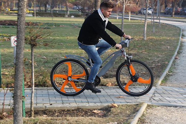 Makedonya'nın havasını 'filtreli' bisikletler temizleyecek