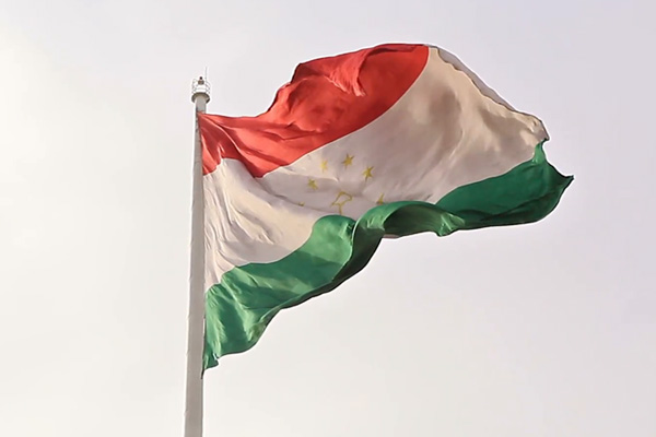 Tacikistan IŞİD'e katılımı önlemek için 'saça sakala' dokunuyor