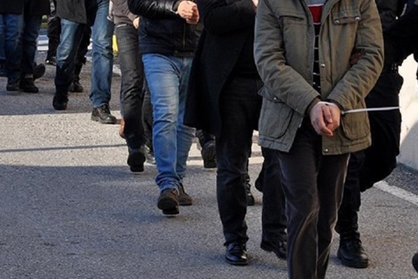 10 asker gözaltına alındı