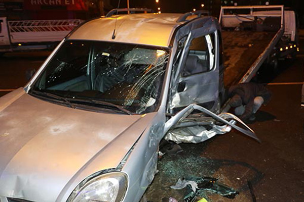 Diyarbakır’da park halindeki araçlar faciayı önledi