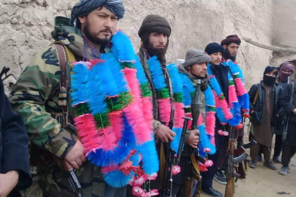 Tek tek teslim olmaya başladılar