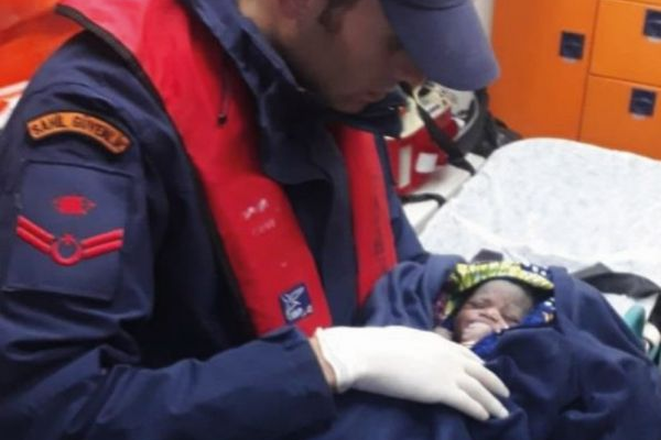 Ege Denizi'nde 64 kaçak göçmen kurtarıldı