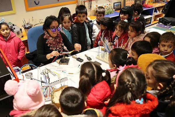 Hem tarihi hem geleneksel sanatları öğreniyorlar