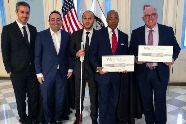 Akıllı baston WeWALK Brooklyn'de test edilecek
