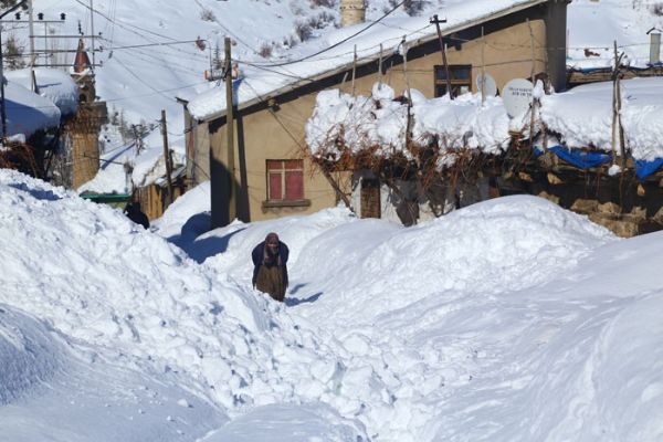 Tunceli'de kar kalınlığı 3 metre oldu