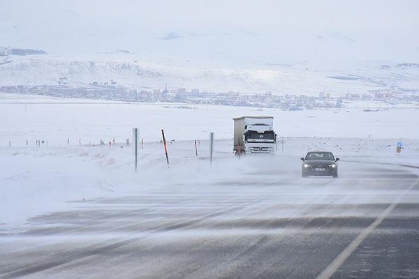 Doğu'da bin 220 köy ve mahalle yolu ulaşıma kapandı