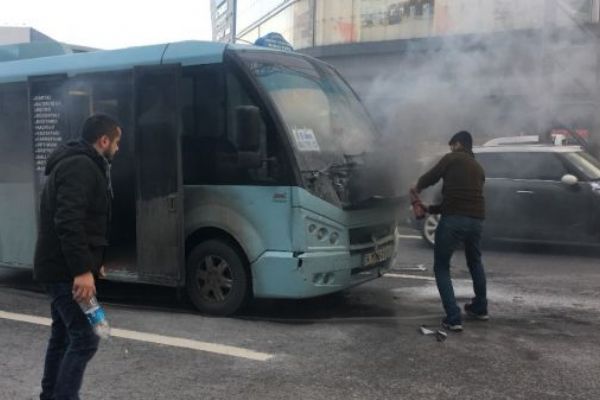 E-5'te yolcu minibüsü yandı