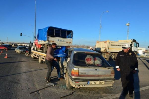 Şanlıurfa'da minibüs ile otomobil çarpıştı: 5 yaralı