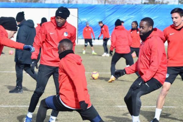 Futbolculardan taraftara davet