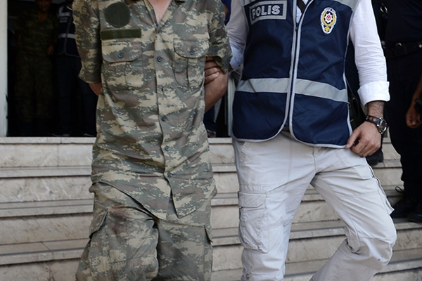 TSK'da FETÖ operasyonu: 72 askere gözaltı kararı