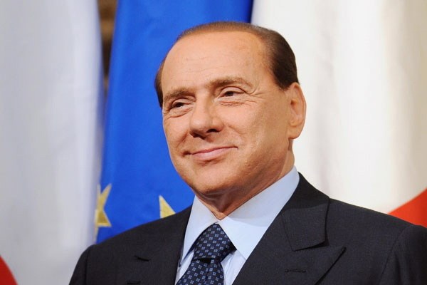 Berlusconi adaylığını açıkladı