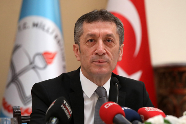 Bakan Selçuk'tan öğrencilere tavsiyeler