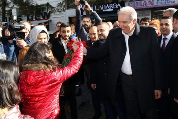 Mevlüt Uysal, karne mesajını Büyükçekmece'den verdi