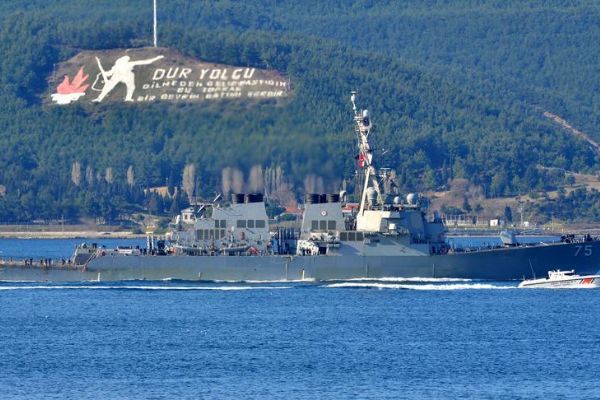 ABD savaş gemisi Çanakkale Boğazı'ndan geçti