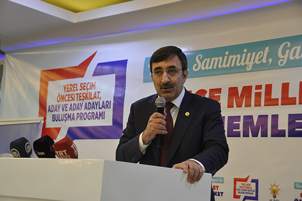 'AK Parti hizmet partisidir, slogan partisi değildir'