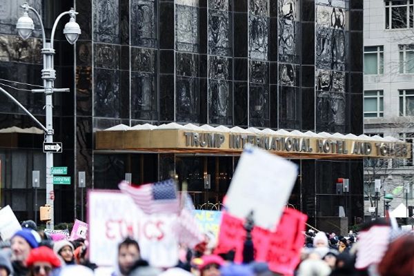 ABD'de binlerce kadın Trump hükümetini protesto etti