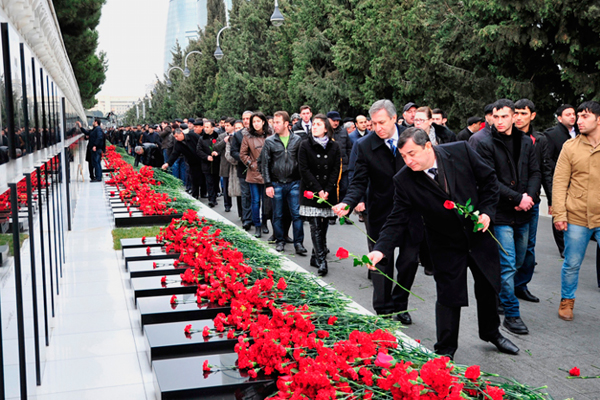 Azerbaycan Bakü katliamı şehitlerini anıyor