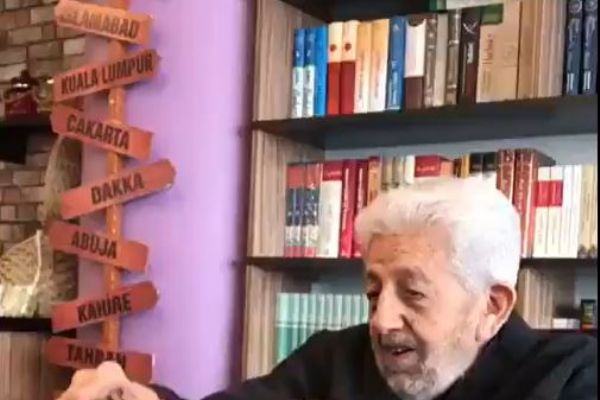 Recai Kutan'dan duygu yüklü şiir dinletisi