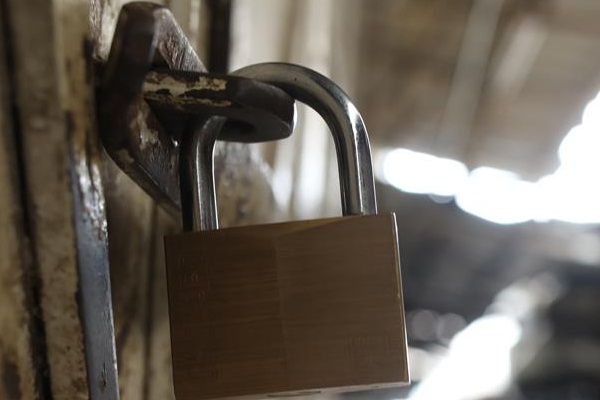 PKK esnafa kepenk kapattırdı