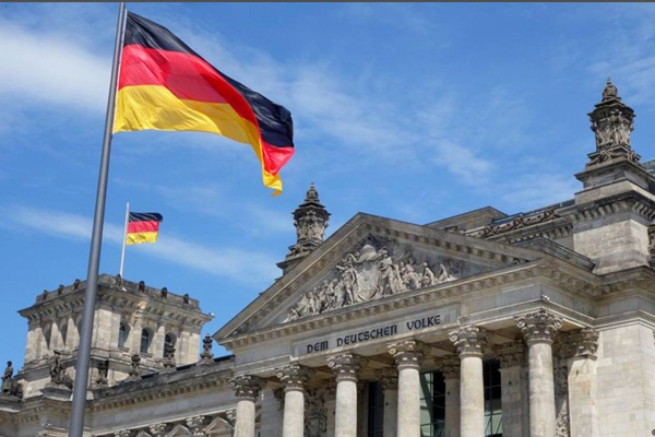 'Silah üreticisi şirketten Alman hükümetine tehdit' iddiası