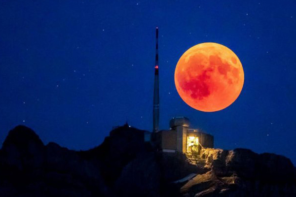 Kanlı Ay tutulması İstanbul'dan da izlendi