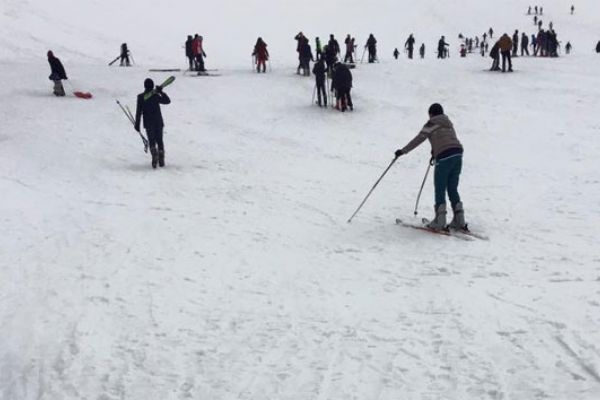 Hakkari'nin yüksek dağlarında kayak keyfi