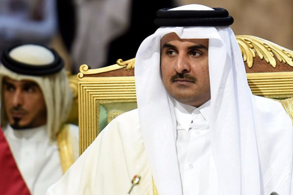 Katar Emiri ani bir kararla zirveye katıldı