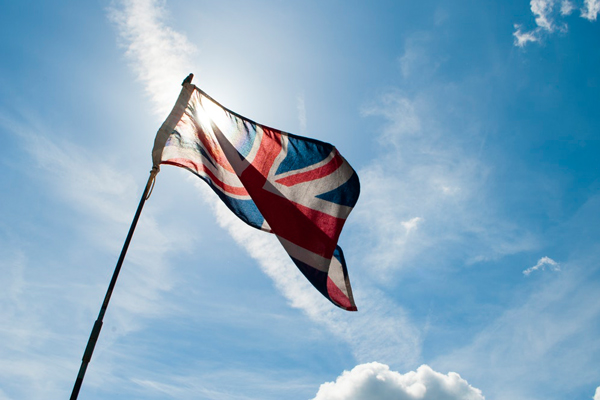 İngiltere'de siyasi tsunami ile yüz yüze