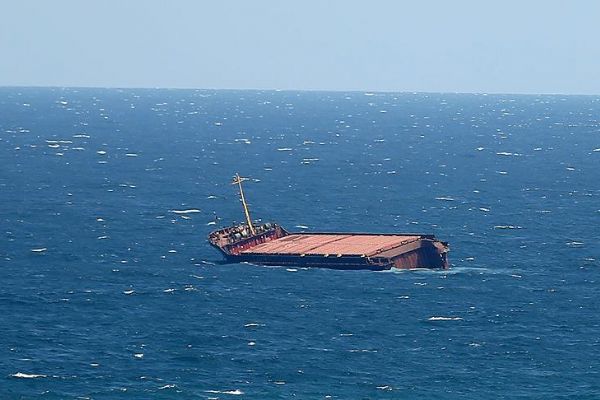 Çin’de yük gemisi battı