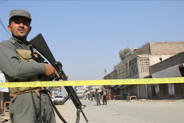 Afganistan'da Taliban askeri kampa saldırdı: 12 ölü