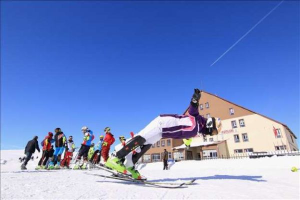 Yarıyıl tatilinde doğunun gözde kayak merkezi Hesarek