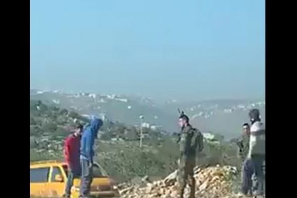 Filistinli çocuklar, İsrail silahının tehdidi altında