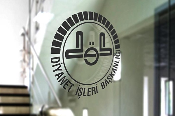 Sigara içen Diyanet personeline hac görevi verilmeyecek