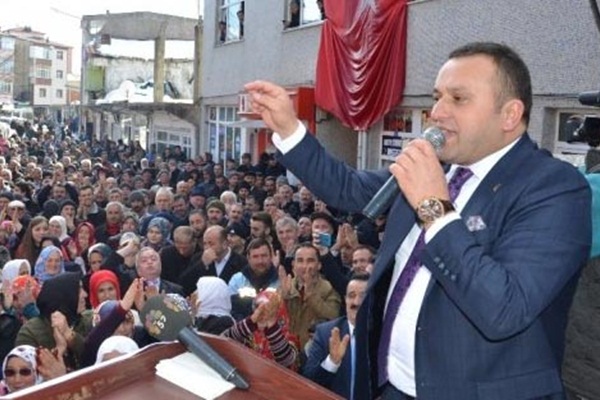 AK Partili belediye başkanı istifa etti