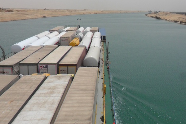 2018'de Süveyş Kanalı'nın geliri arttı