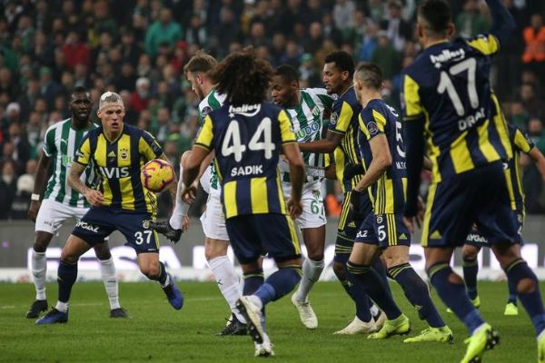 Fenerbahçe ikinci yarıya 1 puanla başladı