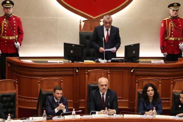 Arnavutluk Başbakanı Rama, Dışişleri Bakanlığı görevini de üstlendi