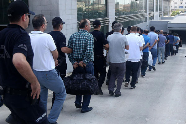 Bakanlıklara FETÖ operasyonu: 34 gözaltı kararı