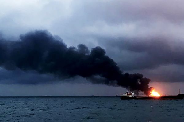 Kireç boğazında Türklerinde bulunduğu gemide yangın